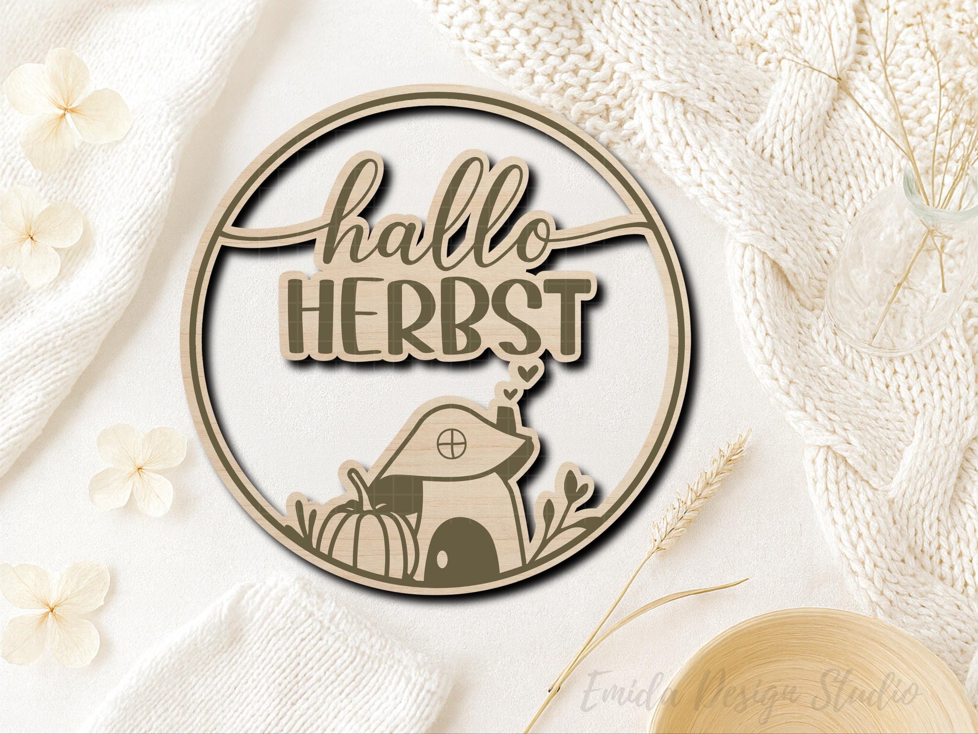 Hallo Herbst SVG Laserdatei – Plotterdatei Herbstkranz mit Kürbis & Pilz – Herbst Deko Vorlage für Cricut Silhouette Glowforge DIY Basteln